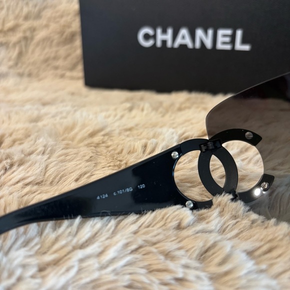 CHANEL 4124 Black Sunglasses with Case - Picture 4 of 15